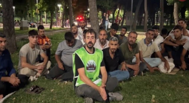 Mersin'de TOKİ projesinde çalışan işçiler, paralarını alamadıkları için Ankara'da eylem başlattı