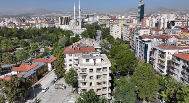 RİSKLİ BİNA STOĞUNU AZALTIYOR, YEŞİL DOKUYU ARTIRIYOR