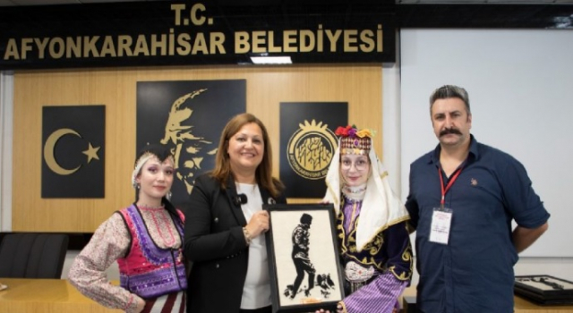 ULUSLARARASI HALKOYUNLARI EKİPLERİNİ AĞIRLAD