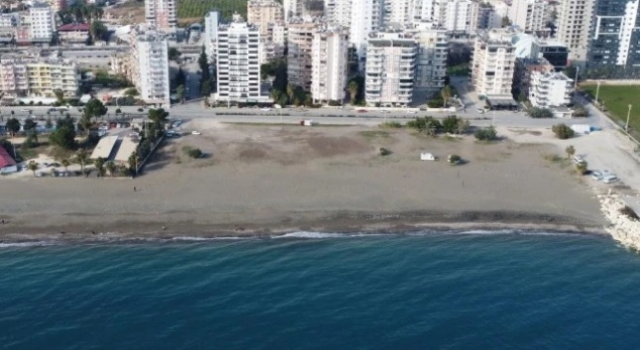 Mersin'de deniz ve kumsal satışa çıkarıldı