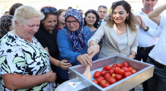 ÜRETİCİLERE SALÇA MAKİNESİ DAĞITIMI YAPILDI