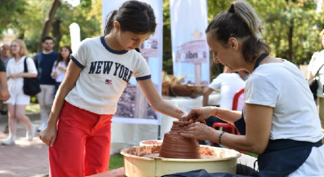 Kent, Rengarenk Bir Festivale Ev Sahipliği Yaptı