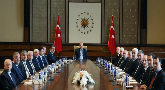 Cumhurbaşkanı Erdoğan, Tarım ve Orman Bakanı Yumaklı ve TZOB Genel Başkanı Bayraktar ile beraberlerindeki heyeti kabul etti