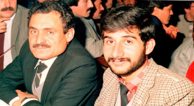 90 LI YILLAR NÜFUS MÜDÜRÜ HÜSNÜ ÖNDER VE GAZETECİ GÖKTAŞ