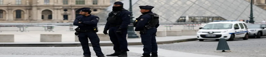 Paris'teki Louvre Müzesi'nde gündüz vakti büyük soygun