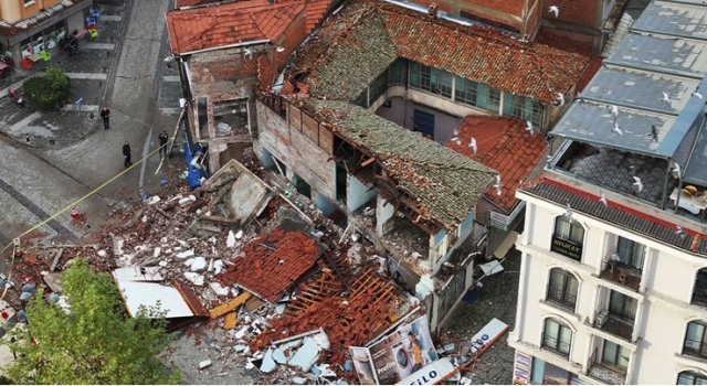 Sındırgı depreminde hasar tespiti sürüyor