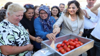 ÜRETİCİLERE SALÇA MAKİNESİ DAĞITIMI YAPILDI