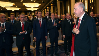 “Bu millet maruz kaldığı tüm saldırıların üstesinden gelerek, küllerinden yeniden doğmayı başarmış asil bir millettir”