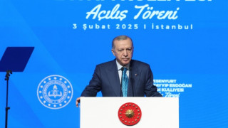 ERDOĞAN: “Dijital mecraların kontrolsüz ve pek çok tehditle dolu ikliminde evlatlarımızı yalnız bırakamayız”