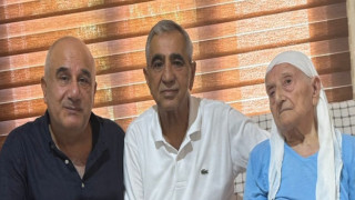 MERSİN’İN ÖRNEK, ÖNDER, ÖNCÜ BAŞKANI 102 YAŞINDAKİ SAİDE NİNE’Yİ EVİNDE ZİYARET ETTİ