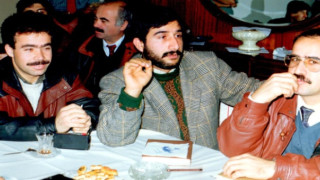 1988 Lİ YILLAR GÖKTAŞ VE GAZETECİ DOSTLARI..