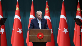 Erdoğan: “Dünyanın içinden geçtiği fırtınalı dönemde Türkiye emin ve ehil ellerde güvendedir”