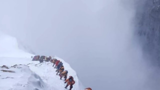 Everest’te kar fırtınası felaketi: Ekipler 200’den fazla dağcıyı kurtarmak için zamana karşı yarışıyor