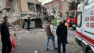 Gebze'de 7 katlı bina çöktü: Bir aile enkaz altında