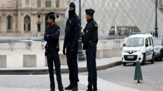 Paris'teki Louvre Müzesi'nde gündüz vakti büyük soygun