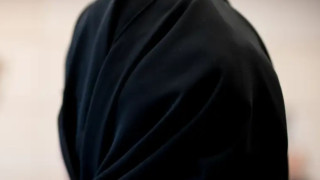 Almanya'da başörtülü kadına hakimlik için mahkeme engeli